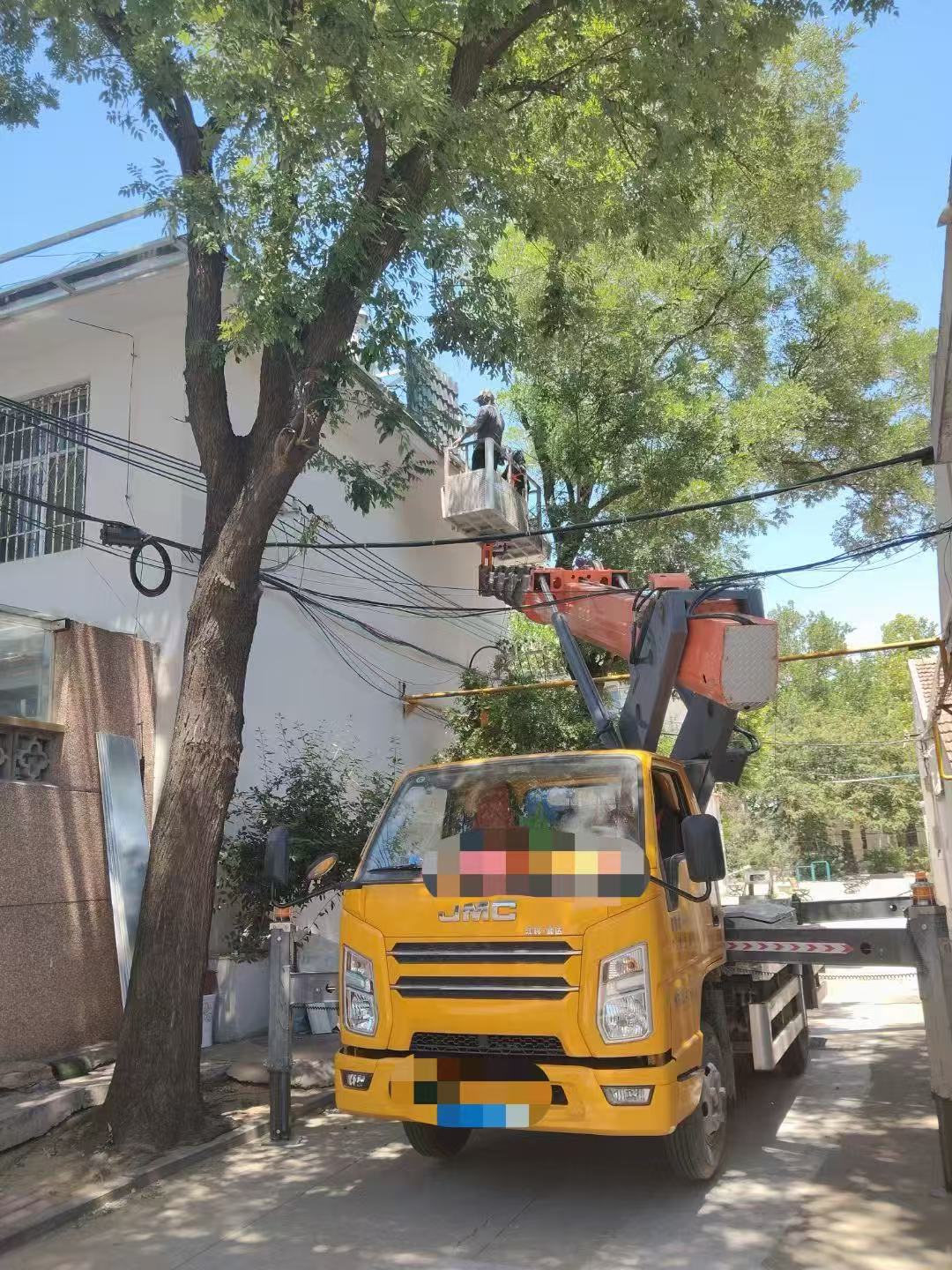 龙泉市高空作业车能吊装重物吗？最大承载多少公斤？