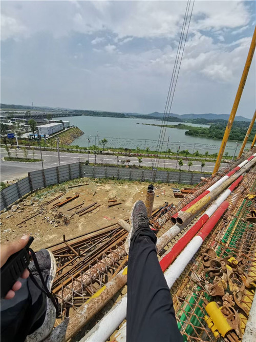 龙泉市作业中发生设备损坏或人员意外，责任怎么划分？